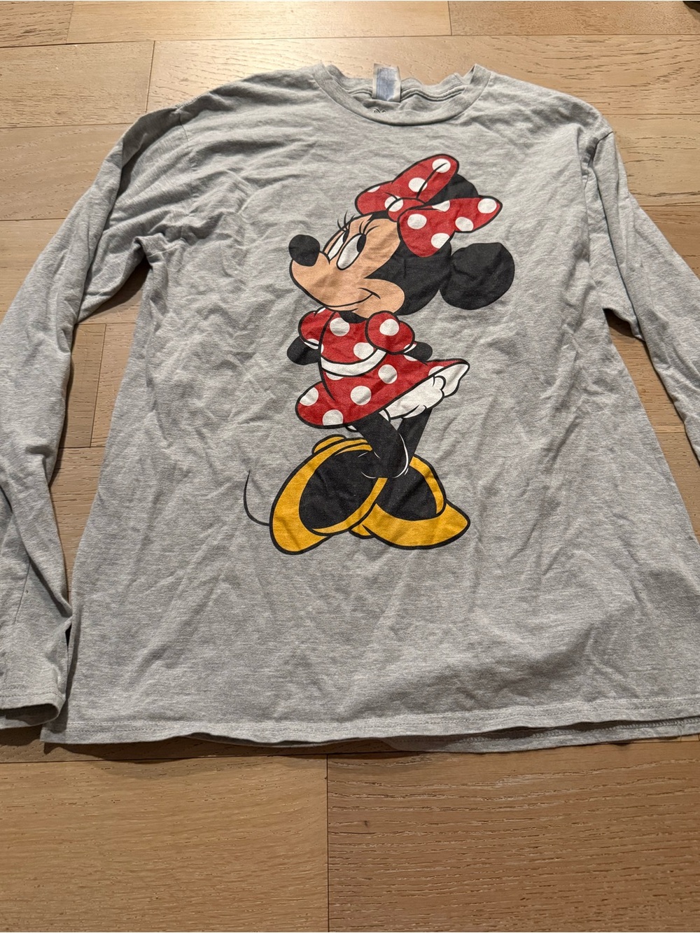 Y2K Disney Gray Long-Sleeve Tee with Minnie Mouse | vintage Minnie Disney Tshirt